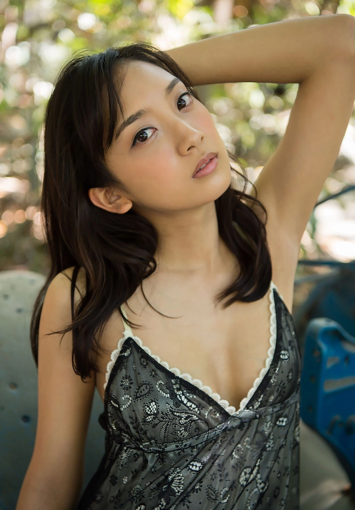 An Tsujimoto quay lưng cong cháy sexy nhìn là đổ gục