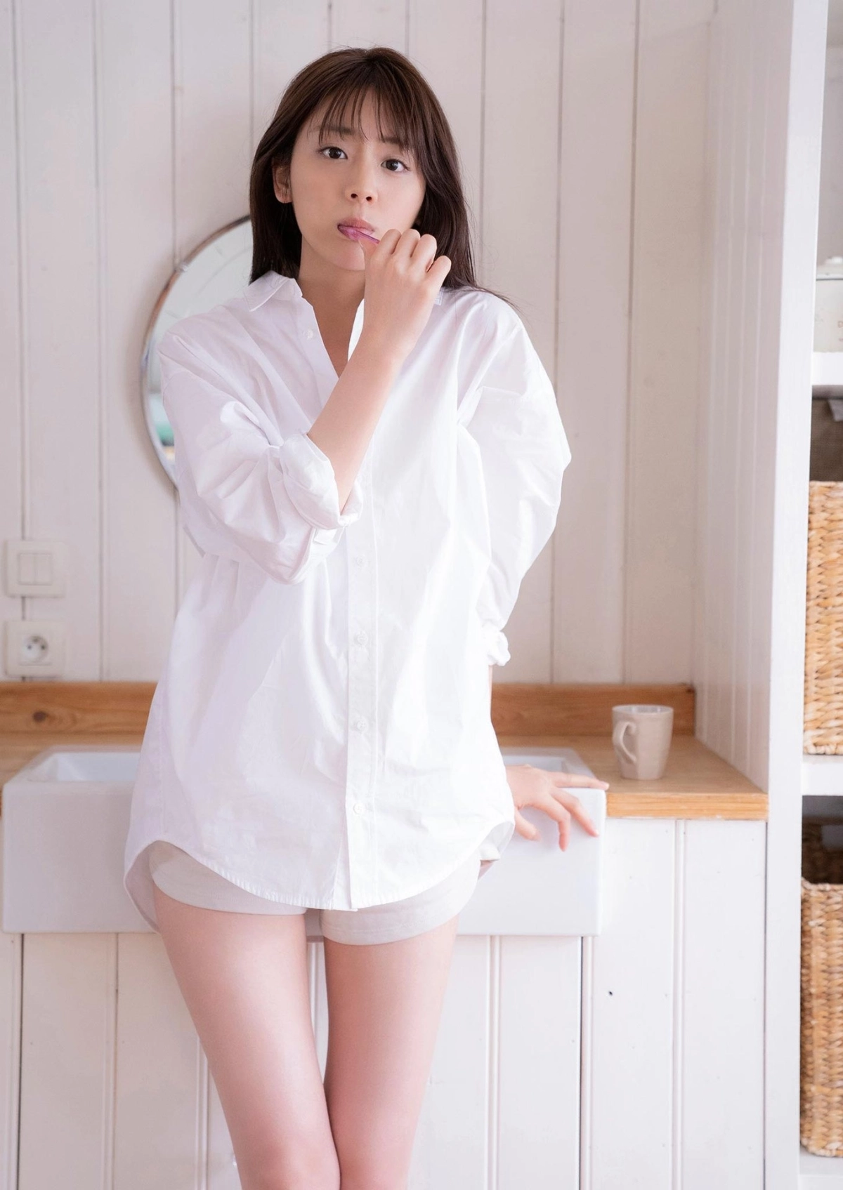 Asuka Kijima toát lên thần thái gợi cảm tự nhiên