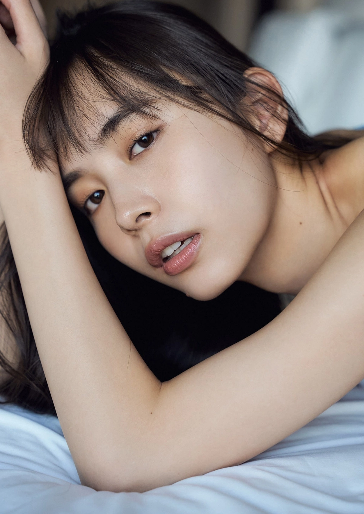 Hiroe Igeta với vẻ đẹp cuốn hút khó rời mắt