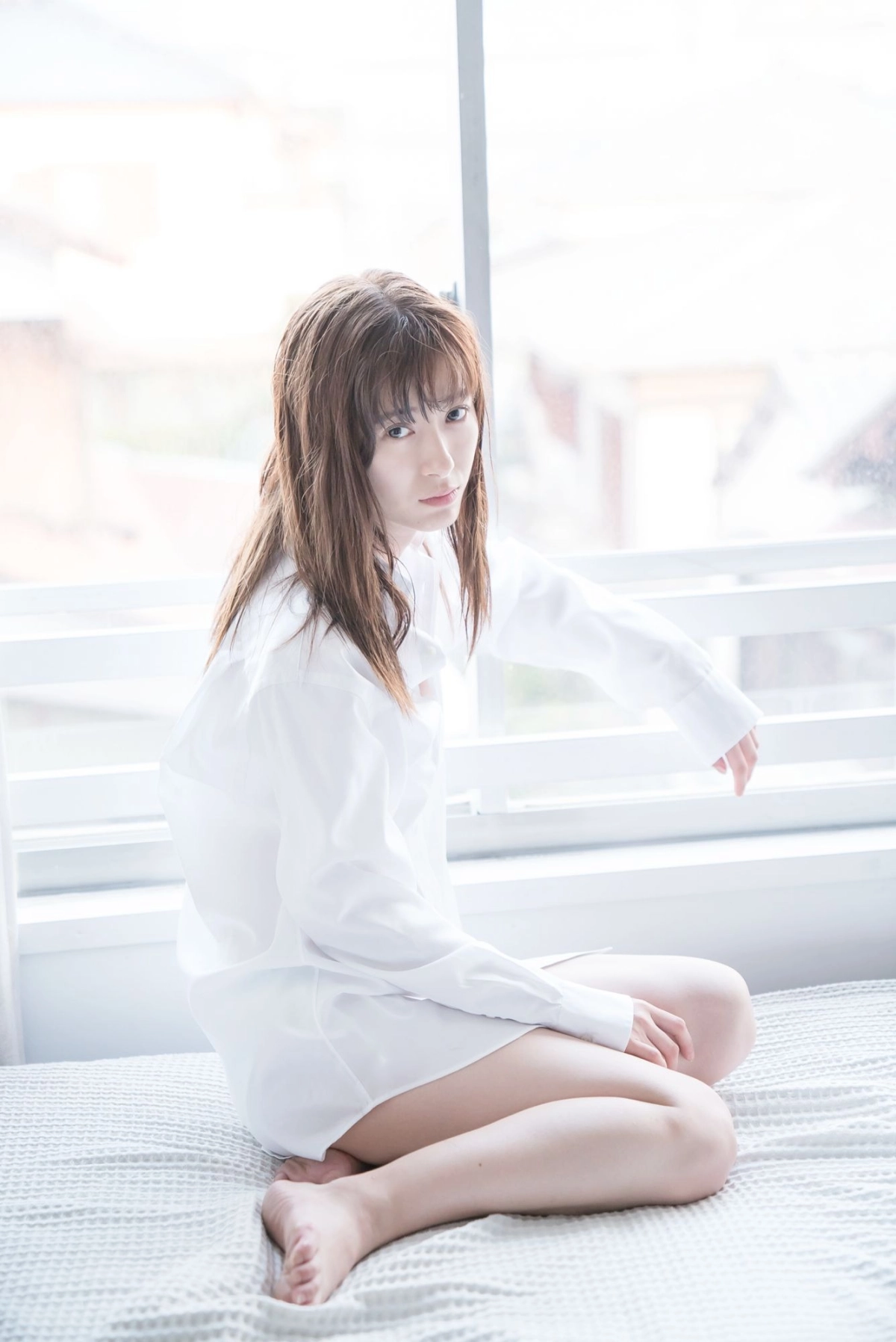 Ánh mắt gợi cảm của Ikuta Erina khiến tim loạn