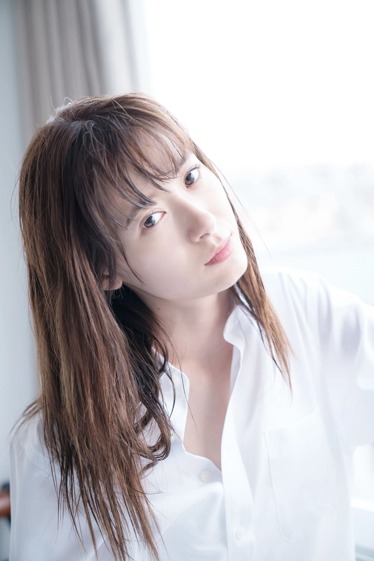 Vẻ đẹp nóng bỏng của Ikuta Erina gây chú ý mạnh