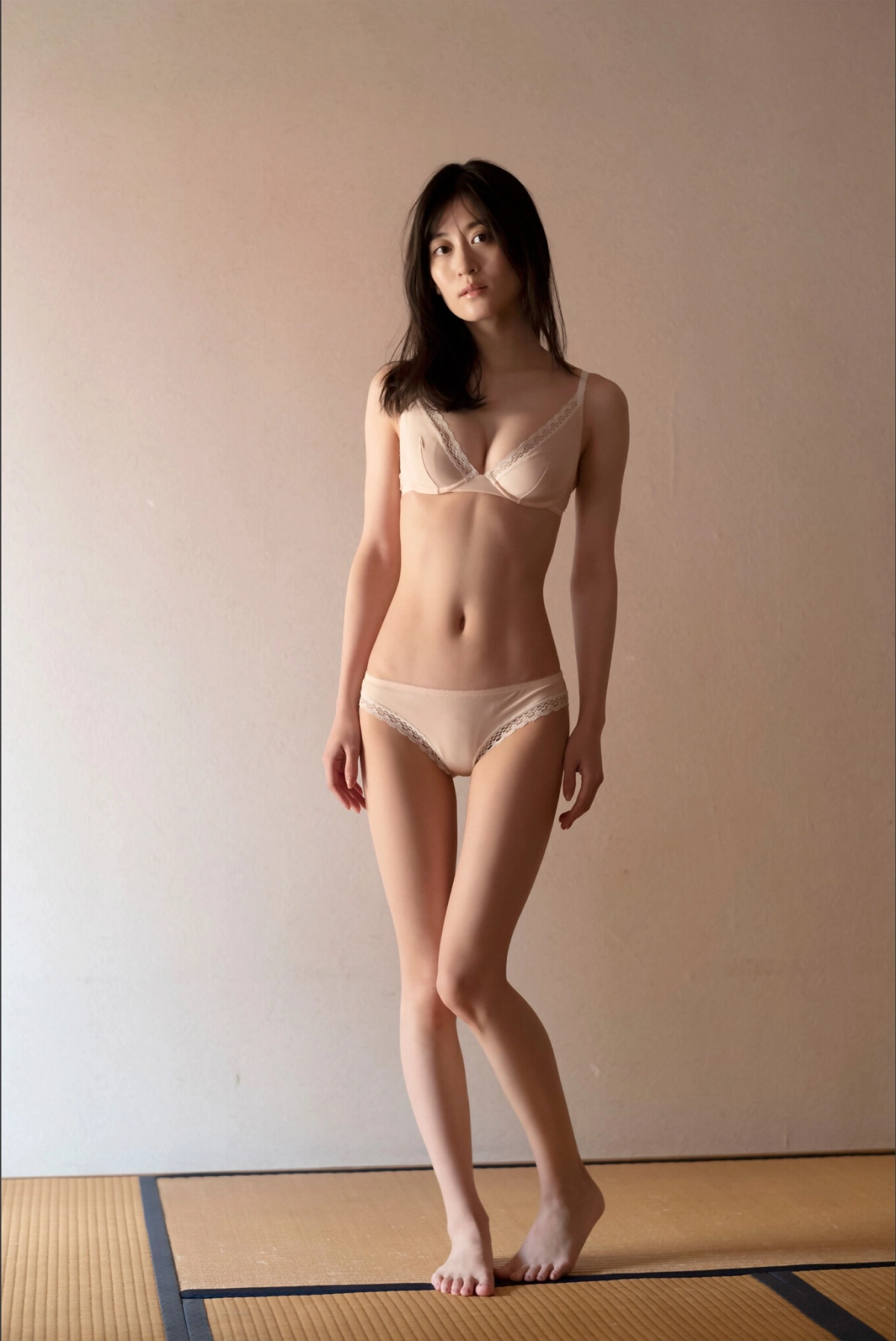 Kami Nishie vú to căng tròn sexy mê ly tuyệt đối