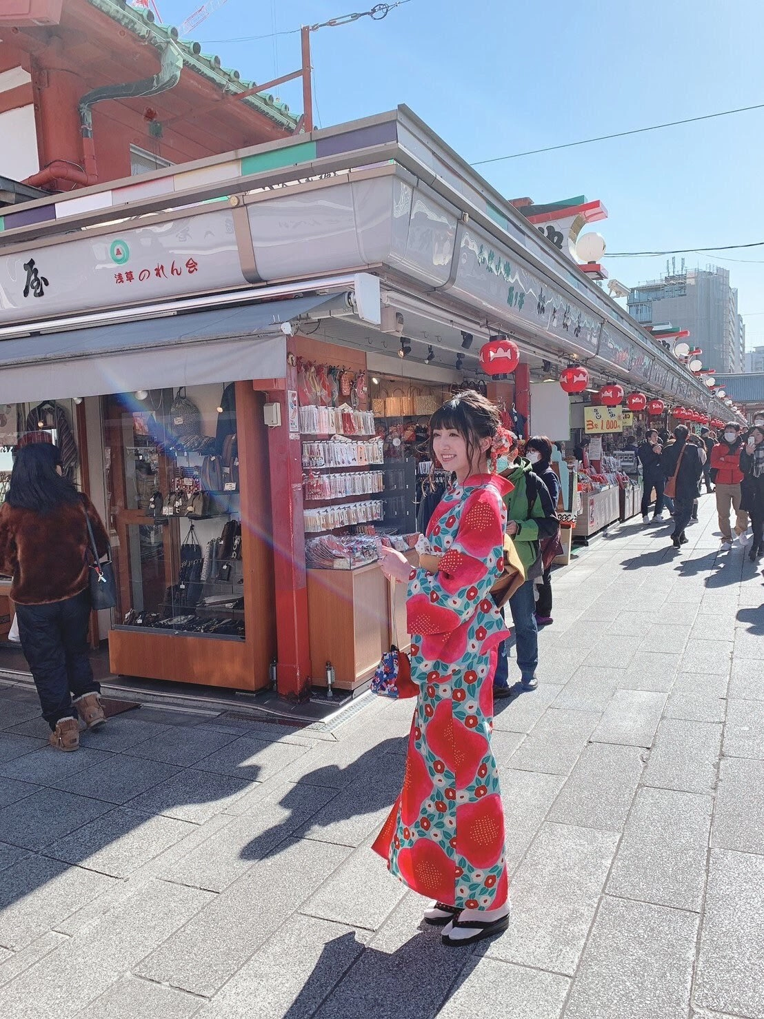 Kawasaki Aya môi căng ướt sexy cuốn hút điên đảo