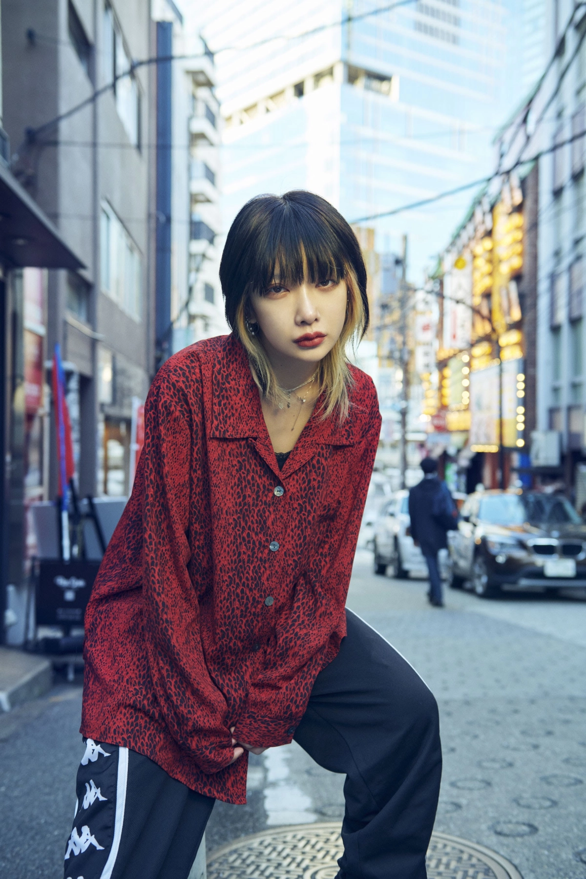 Kawasaki Aya quay lưng cong cháy sexy nhìn là đổ gục