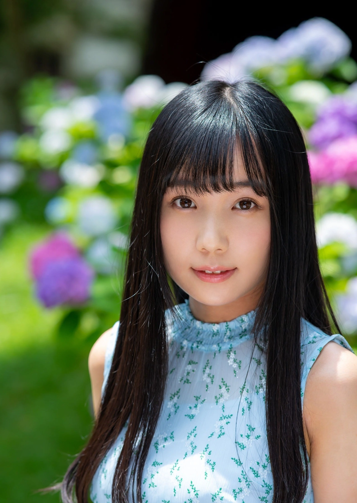 Làn sắc rực lửa của Mayoi Arisaka thu hút mạnh mẽ