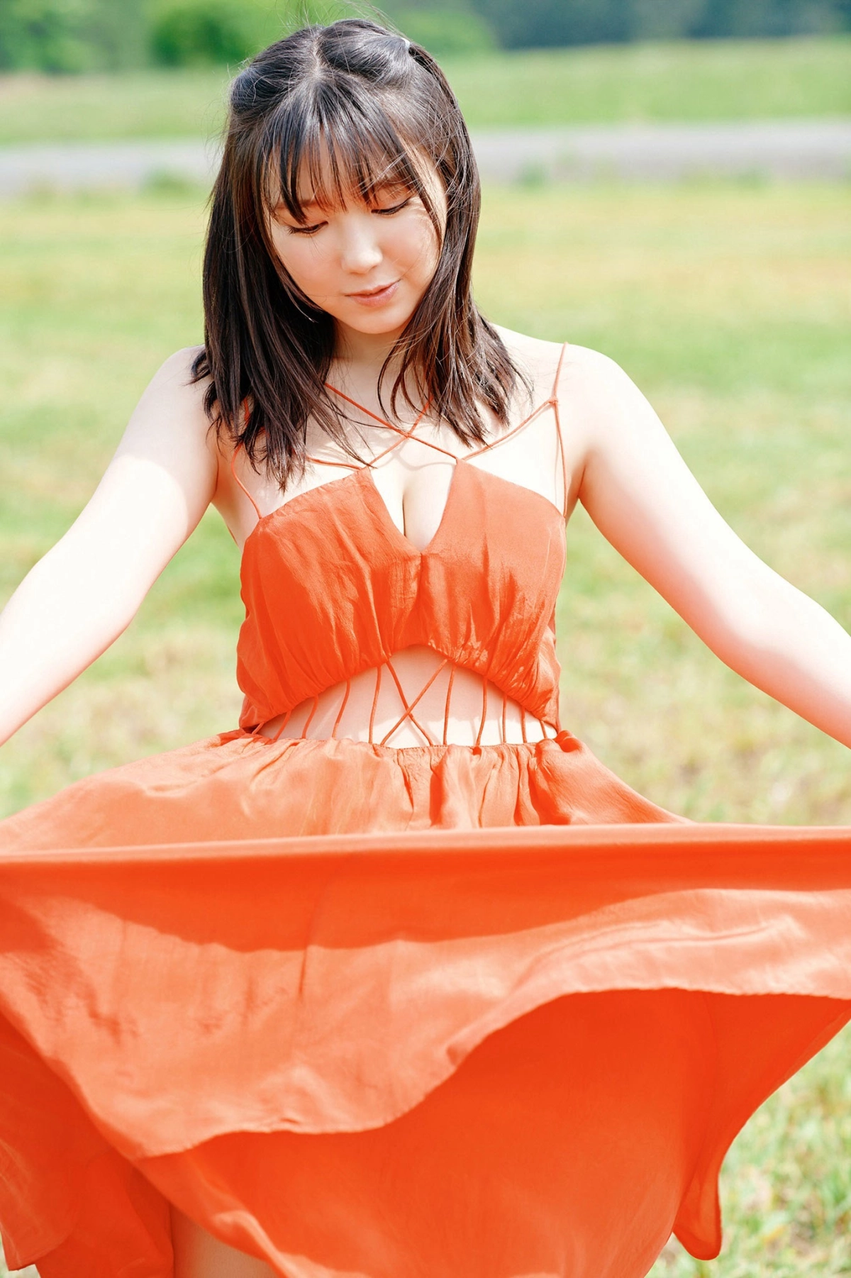 Sawaguchi Aihua quay lưng cong cháy sexy nhìn là đổ gục