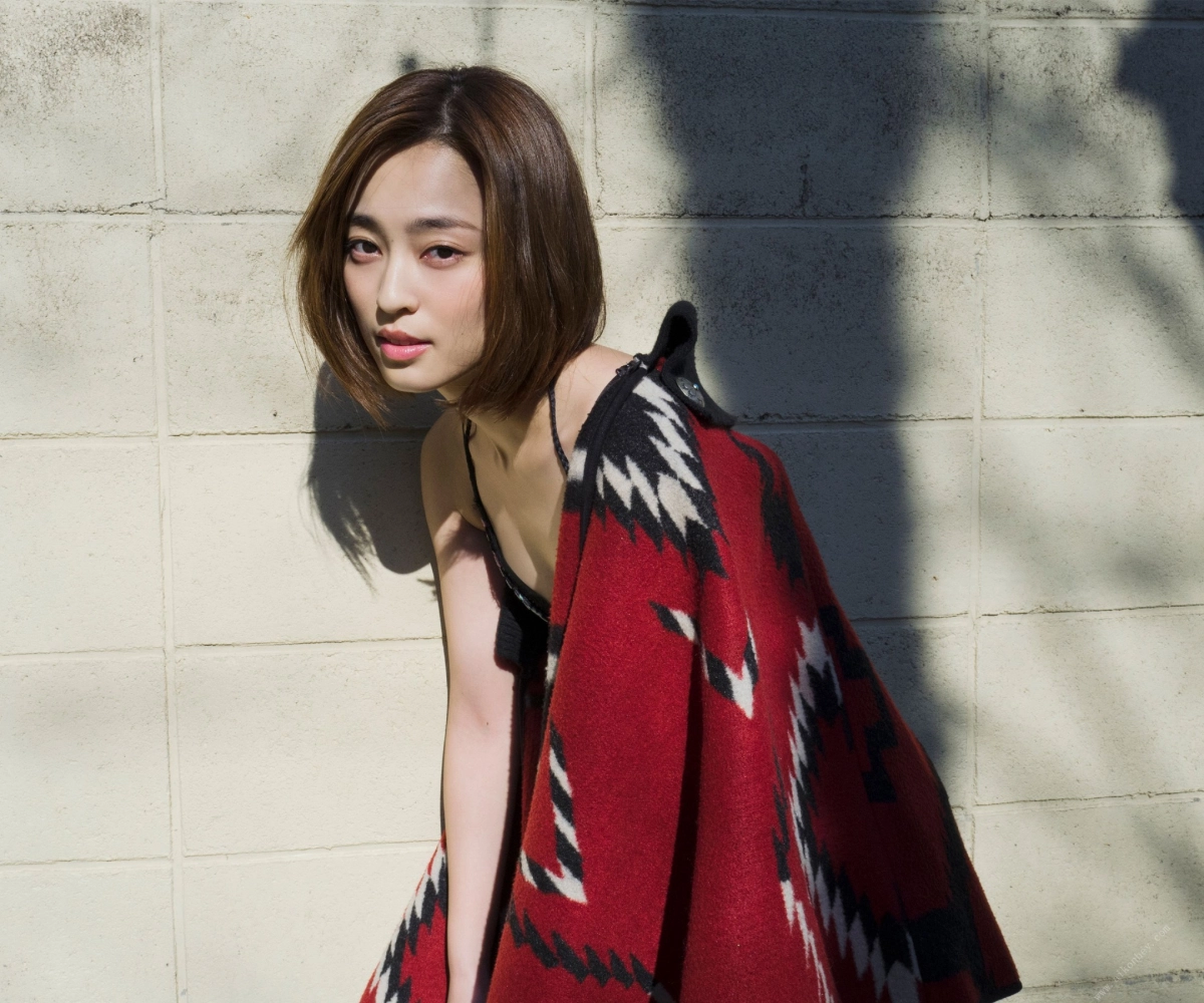 Taki Yukari nổi bật với đường cong mê đắm