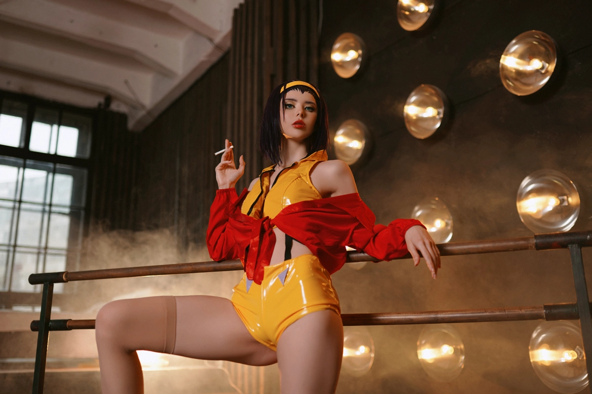 Vinnegal quay lưng cong cháy sexy nhìn là đổ gục