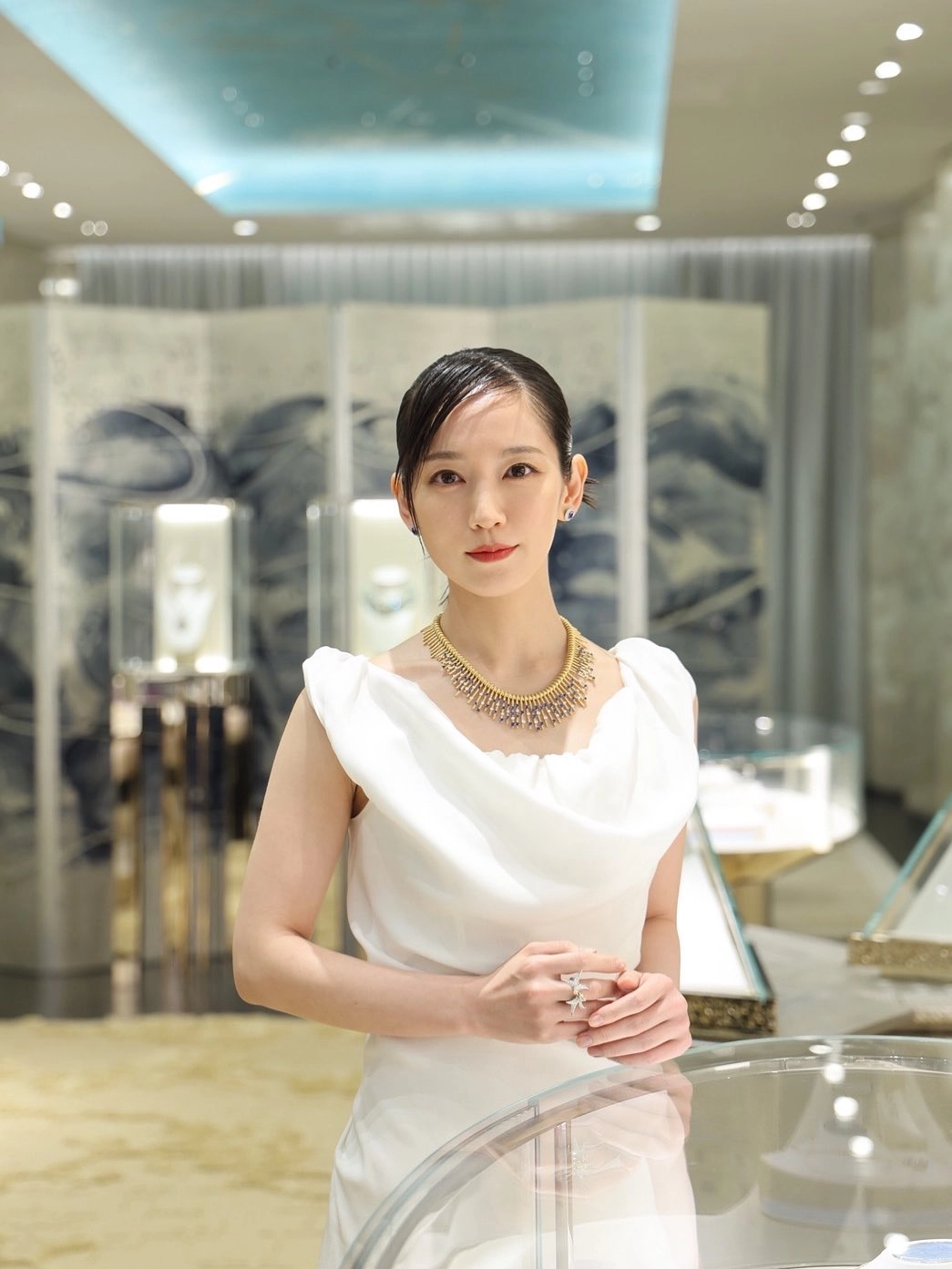 Yoshioka Rifan mông tròn ướt át dâm đãng kích thích max