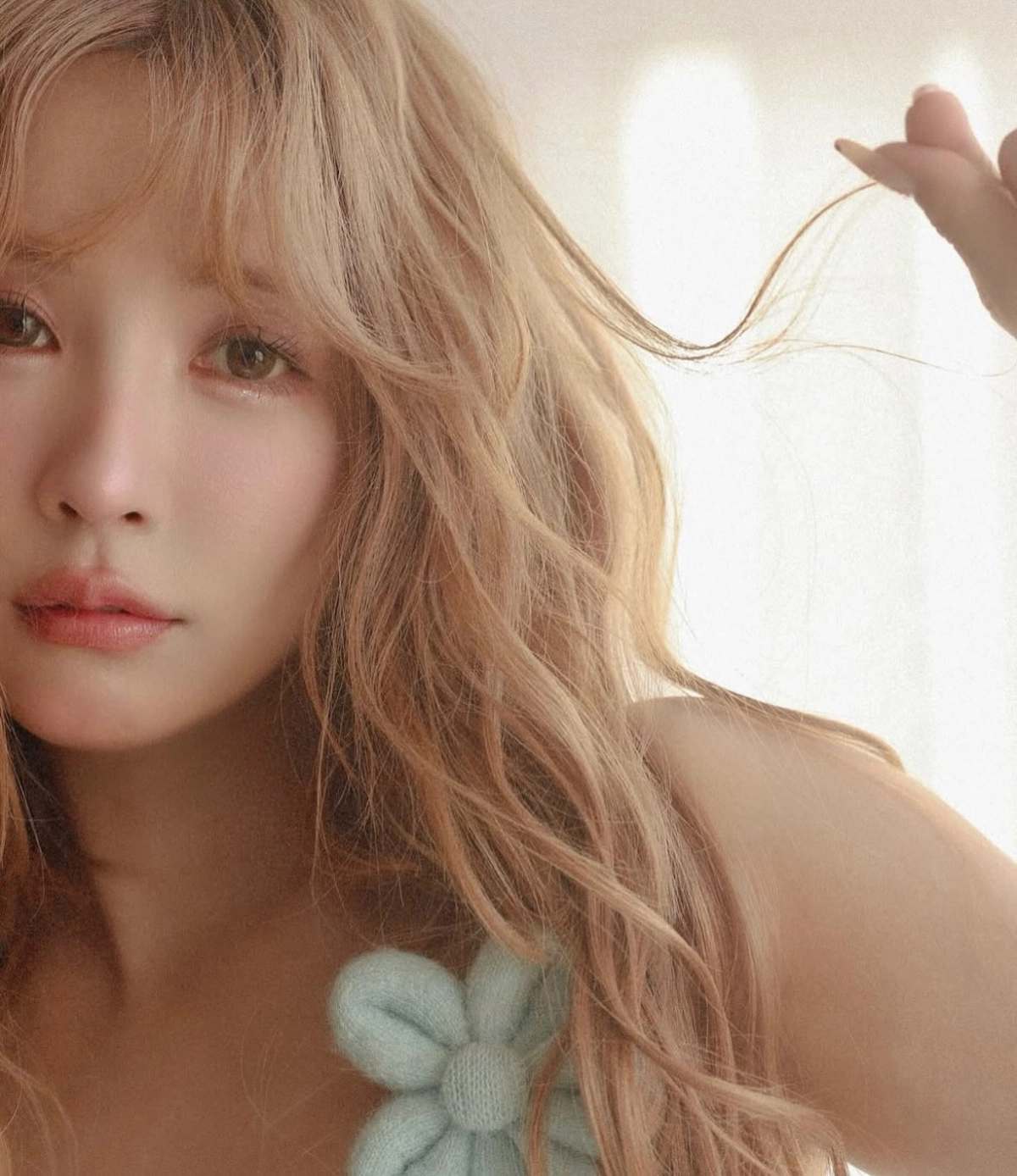 Phong thái nổi bật của Mikami Yua càng thêm cuốn hút