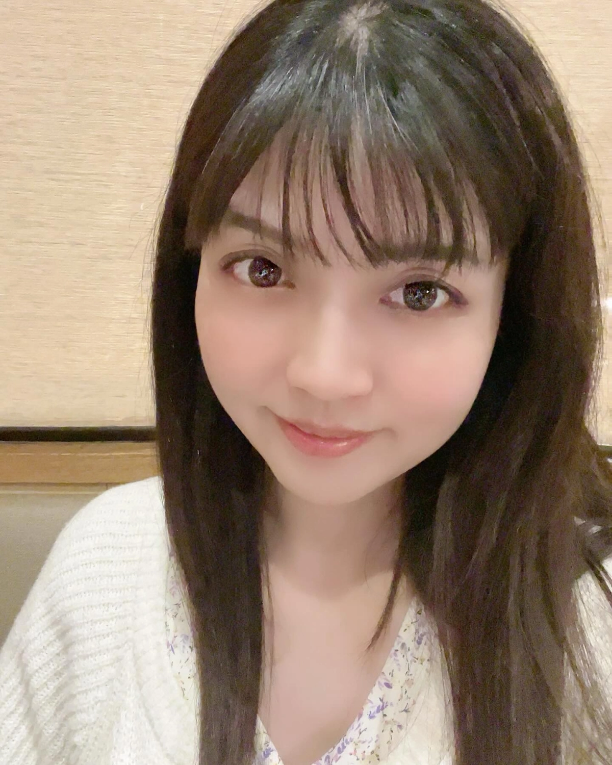 Yui Akane tự tin với vẻ đẹp nóng bỏng