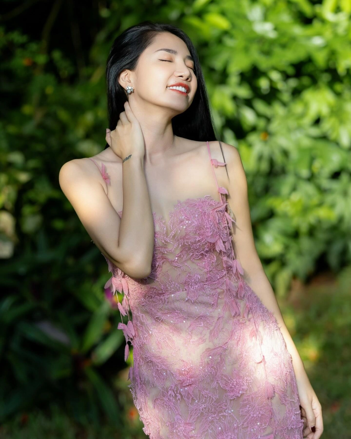 Hình gái cute phong cách đơn giản mang vẻ đẹp mộc mạc.