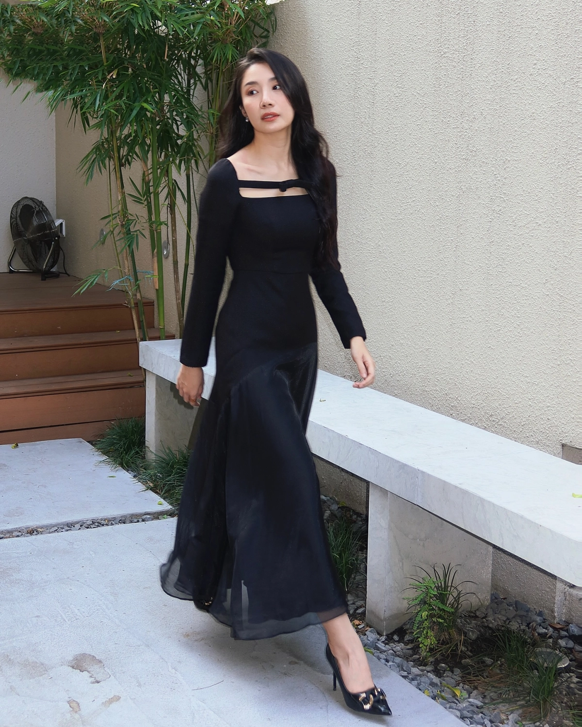 Ảnh gái cute tóc dài mang vẻ đẹp dịu dàng.