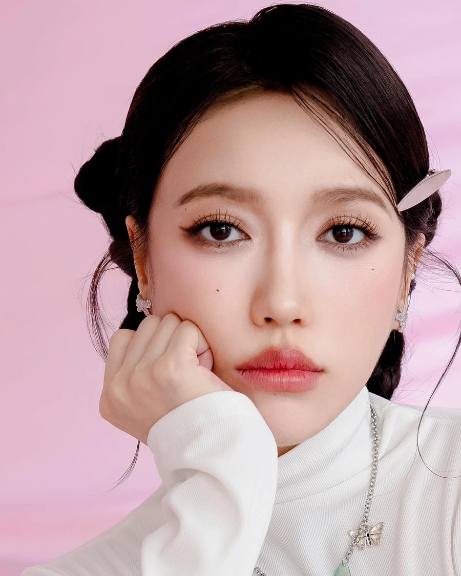 Gái xinh Việt Nam sexy có phong cách quyến rũ.