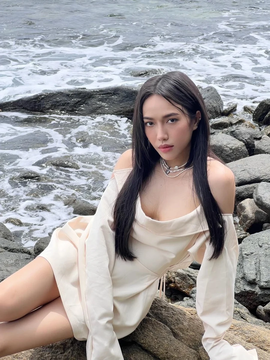 Hình ảnh gái đẹp Việt Nam mang nét dịu dàng.