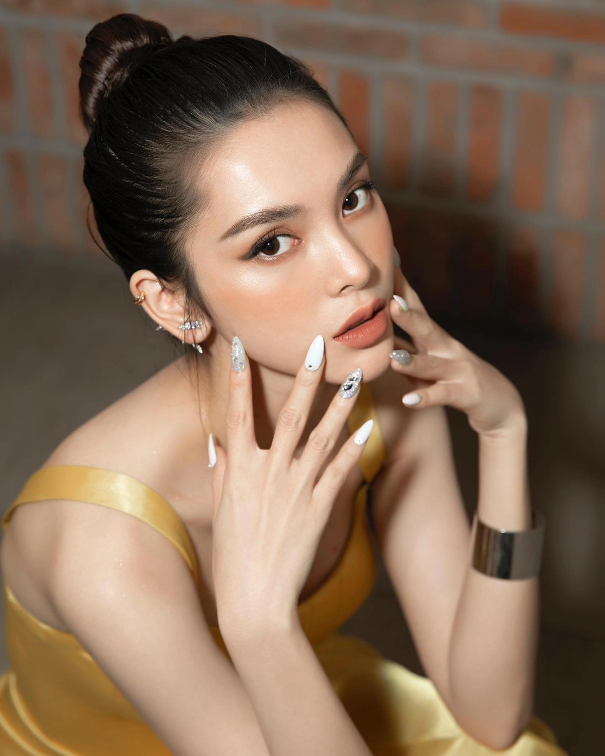 Hình nền cô gái dễ thương phù hợp làm wallpaper.